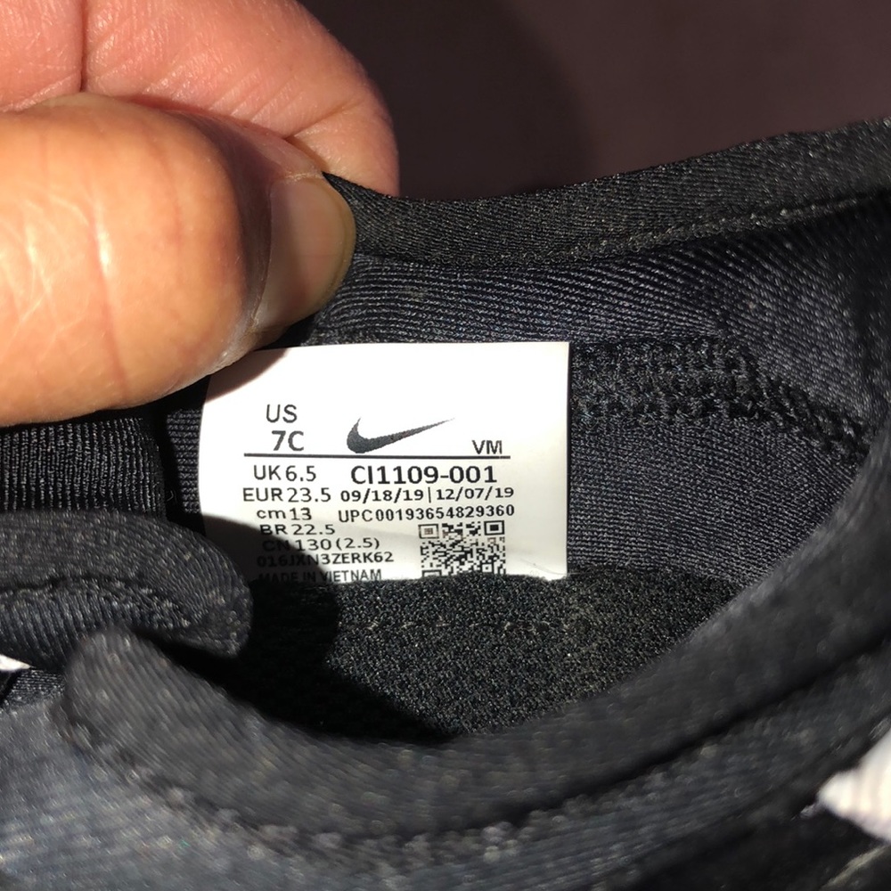 Sneakers - Picture 4 of 5